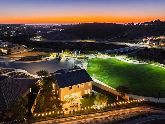 2nd image of 998 Woodhaven Rd