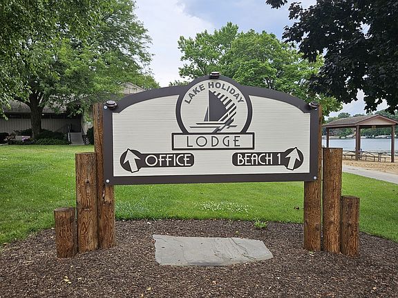 5th image of 1627 Lake Holiday Dr