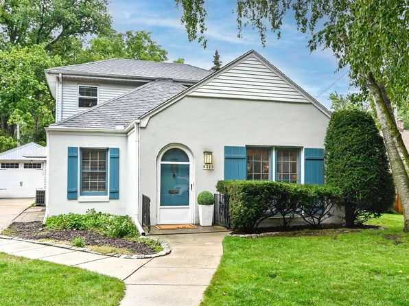 8215 Hillcrest DRIVE, Wauwatosa, WI 53213