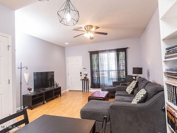 3rd image of 3690 SUMMERLIN Lane E