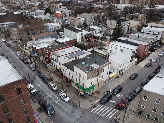 4th image of 524 Van Nest Ave