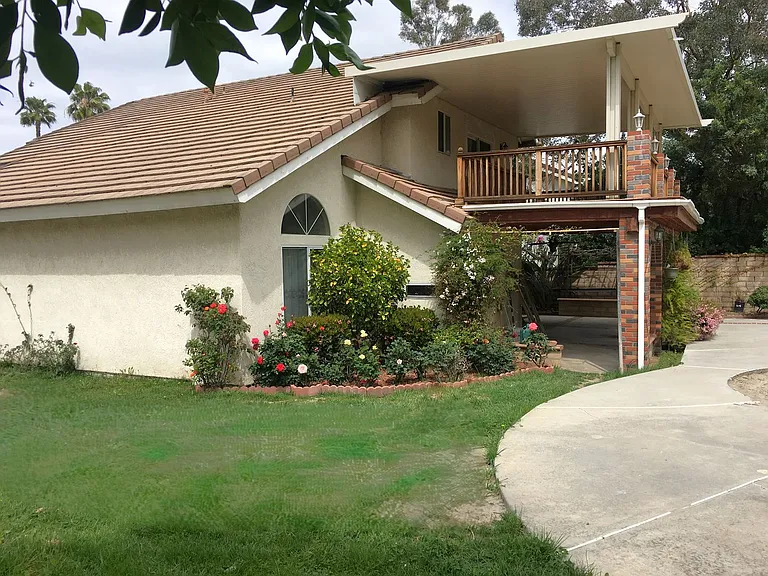 1349 Crestmont Dr — Photo 34