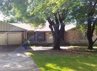 301 Ash Creek Dr W, Azle, TX 76020