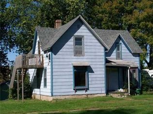 206 S Main St, Toledo, IA 52342