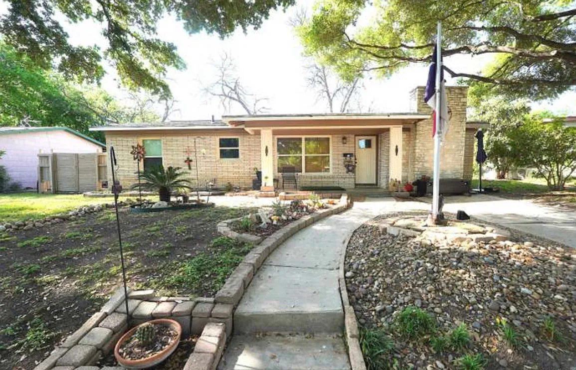 4 bed, 1540 sqft, $2,300 — Photo 1
