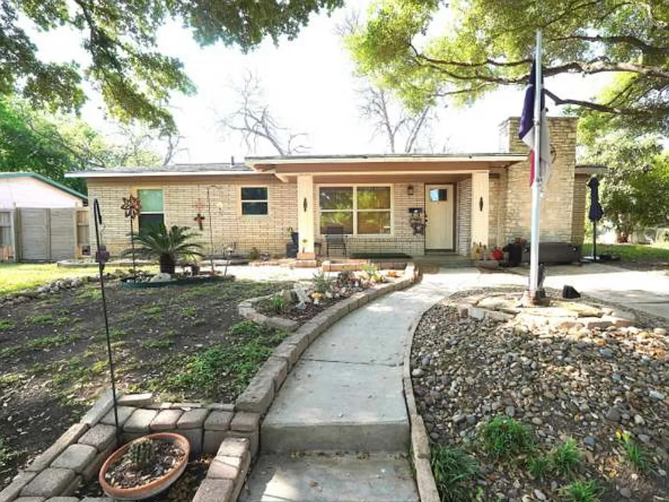618 Storeywood Dr