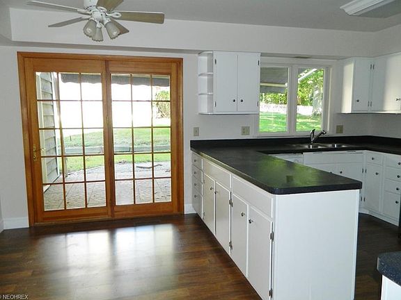 5th image of 195 N Park Dr