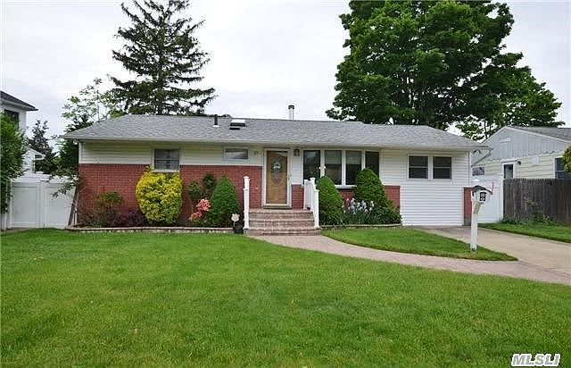 1st image of 27 Janet Dr