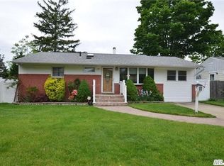 27 Janet Dr, Plainview, NY 11803