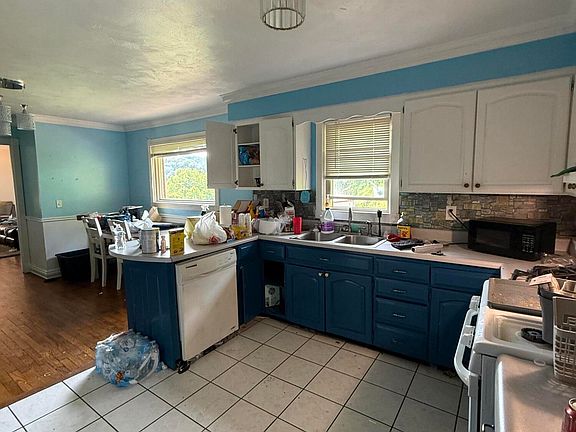 3rd image of 46 Wendall Ln