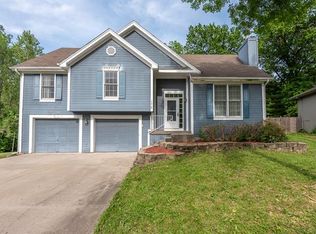 7015 N Hickory St, Kansas City, MO 64118