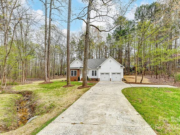 3rd image of 2710 Pine Chase Ln