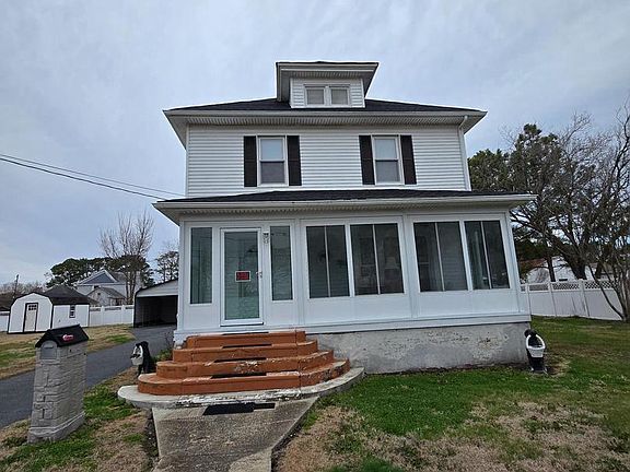 3rd image of 205 Myrtle St