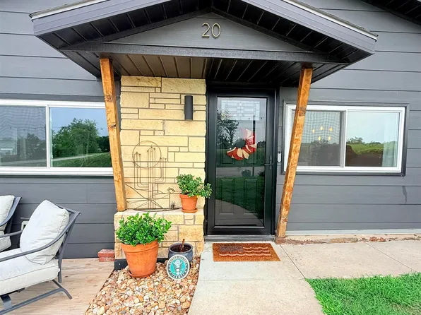 20 Lakeshore Dr, Marion, KS 66861