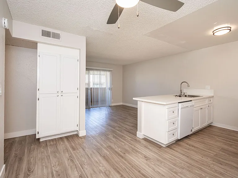 The Elms Apartments at 28th St — Photo 37