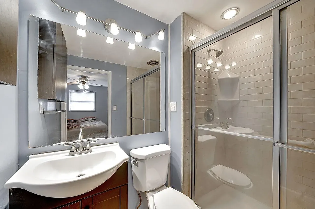 4 bed, 1200 sqft, $2,300 — Photo 4