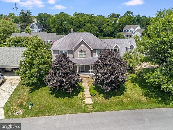 2nd image of 104 Marina Dr