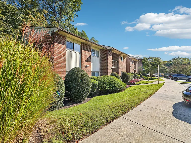 Autumn Woods Apartments