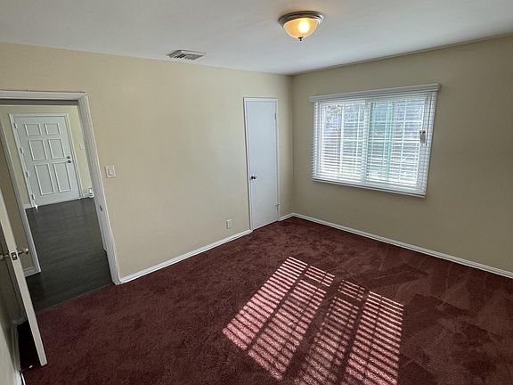 5th image of 10212 S Wilton Pl