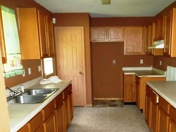 3rd image of 518 Treuil St
