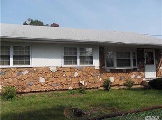 143 Commercial St, Freeport, NY 11520