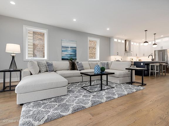4th image of 1014 N Wolcott Ave #1