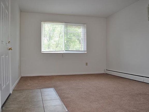 2nd image of 844 Youngs Ln APT 5
