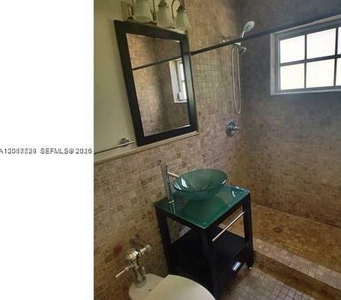 5th image of 840 10th St APT 9