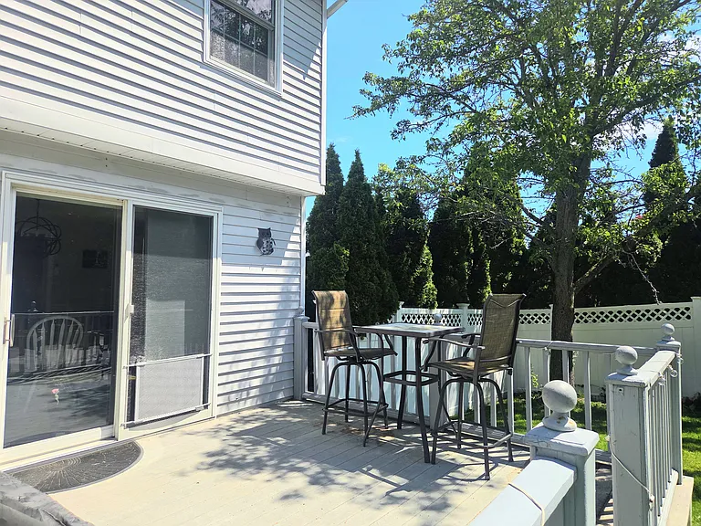 10 Amanda Way — Photo 4
