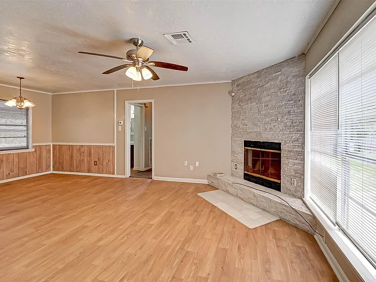 4739 Parkland St — Photo 8