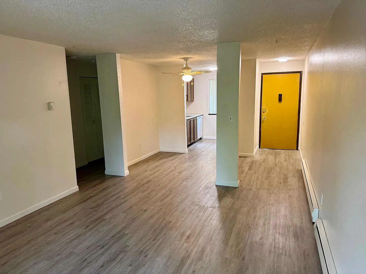 Single level top floor 2 bed Flat w/nice sized deck — Photo 3