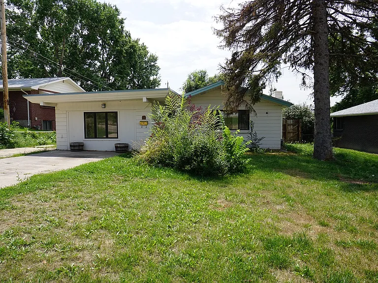 850 W Chenango Ave — Photo 27
