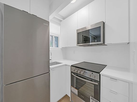 3rd image of 26 Balmoral Ave #771415