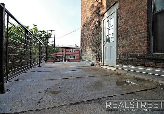 4th image of 358 Kosciuszko St #2L