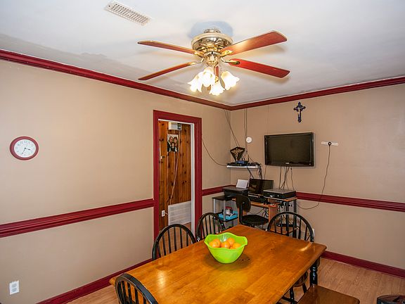 5th image of 2518 Primrose Ave