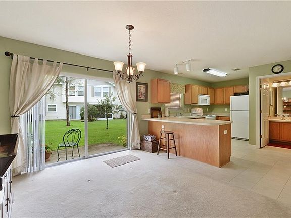 3rd image of 110 Woodknoll Pl