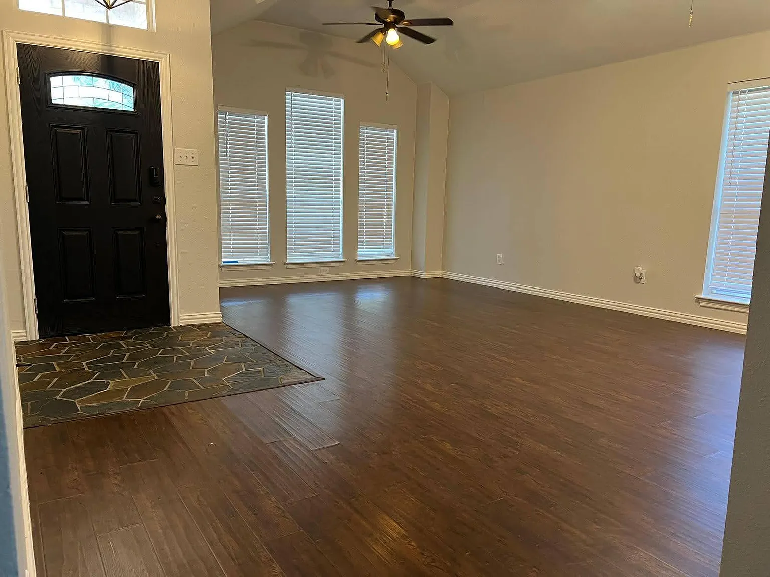 3 bed, 1996 sqft, $2,750 — Photo 4