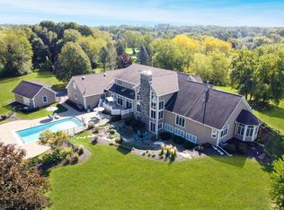 39810 Lake Park Ct, Genoa City, WI