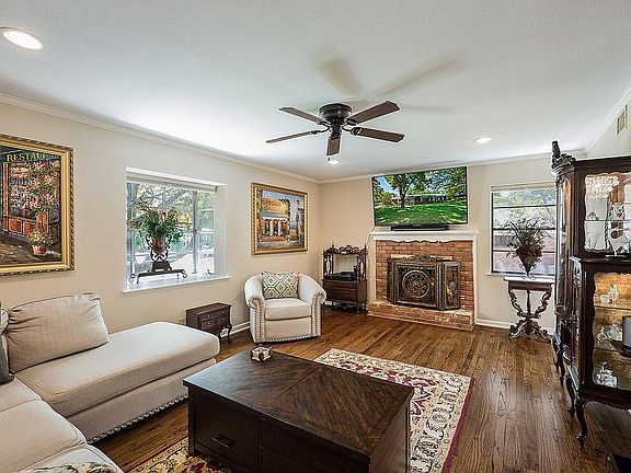 3rd image of 519 Park Ln
