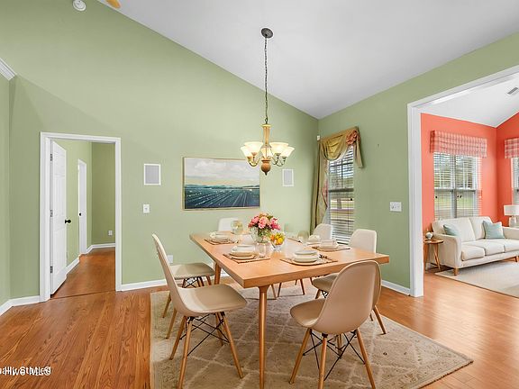 5th image of 641 Meadowbrook Lane