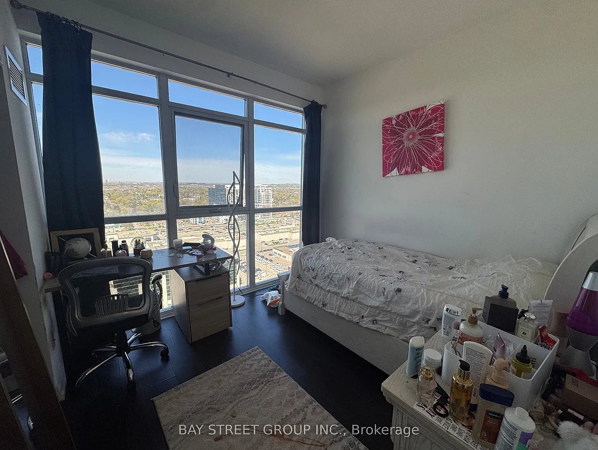 Building Photo - 55 Oneida Cres #LPH04