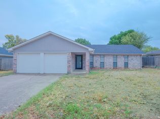 1512 Tobie Layne St, Benbrook, TX 76126