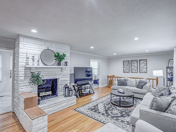 3rd image of 1016 Lake St