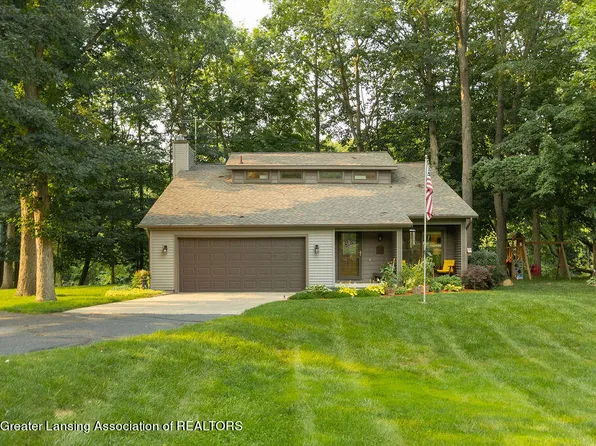 7828 Legend Woods Dr, Grand Ledge, MI 48837