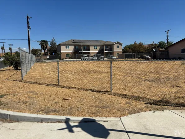 1946 Dover St, Delano, CA 93215
