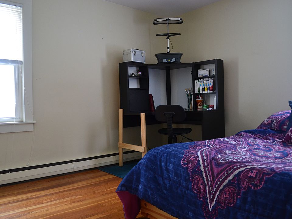 2nd image of 46 Maple St