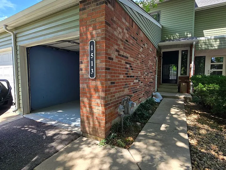 1513 Seneca Cir — Photo 1