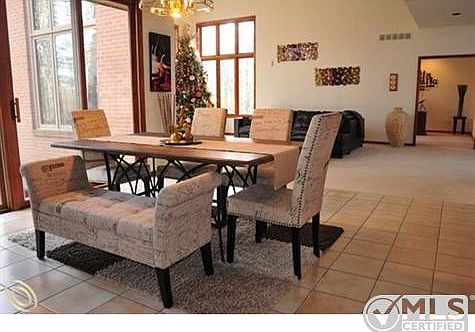 Breakfast Area.jpg