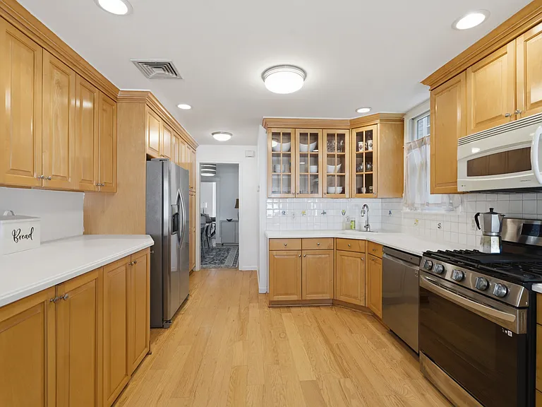 27 N Dutcher St — Photo 11