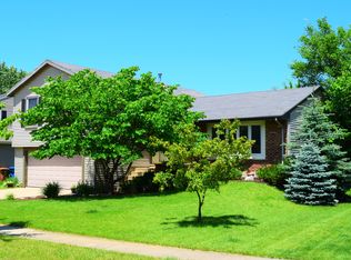 2200 Hitching Post Ln, Schaumburg, IL 60194